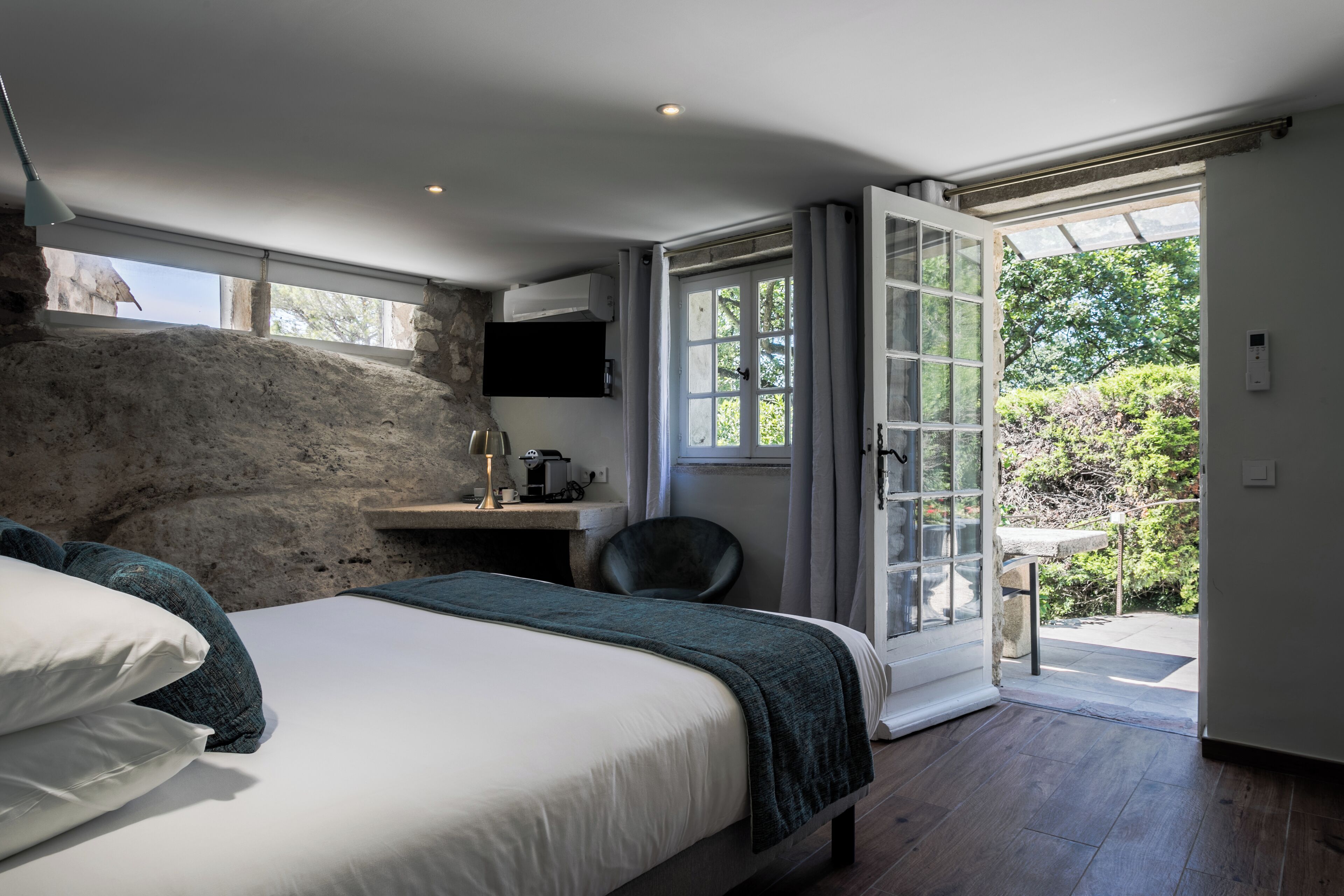 troglodyte room, castle view | 1 bedroom, minibar, in-room safe, desk