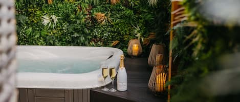 Suite – honeymoon | Skrivebord, strykejern/-brett og ekstrasenger (mot et tillegg)