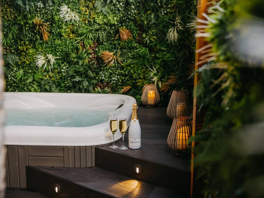 Brudesuite | Skrivebord, strygejern/strygebræt, ekstra senge (tillægsgebyr)