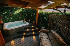 Suite Bulan Madu | Meja kerja, setrika/meja setrika, dan tempat tidur lipat/tambahan