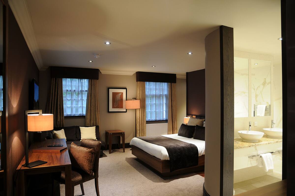 junior suite- argyll | desk, iron/ironing board, rollaway beds, free wifi