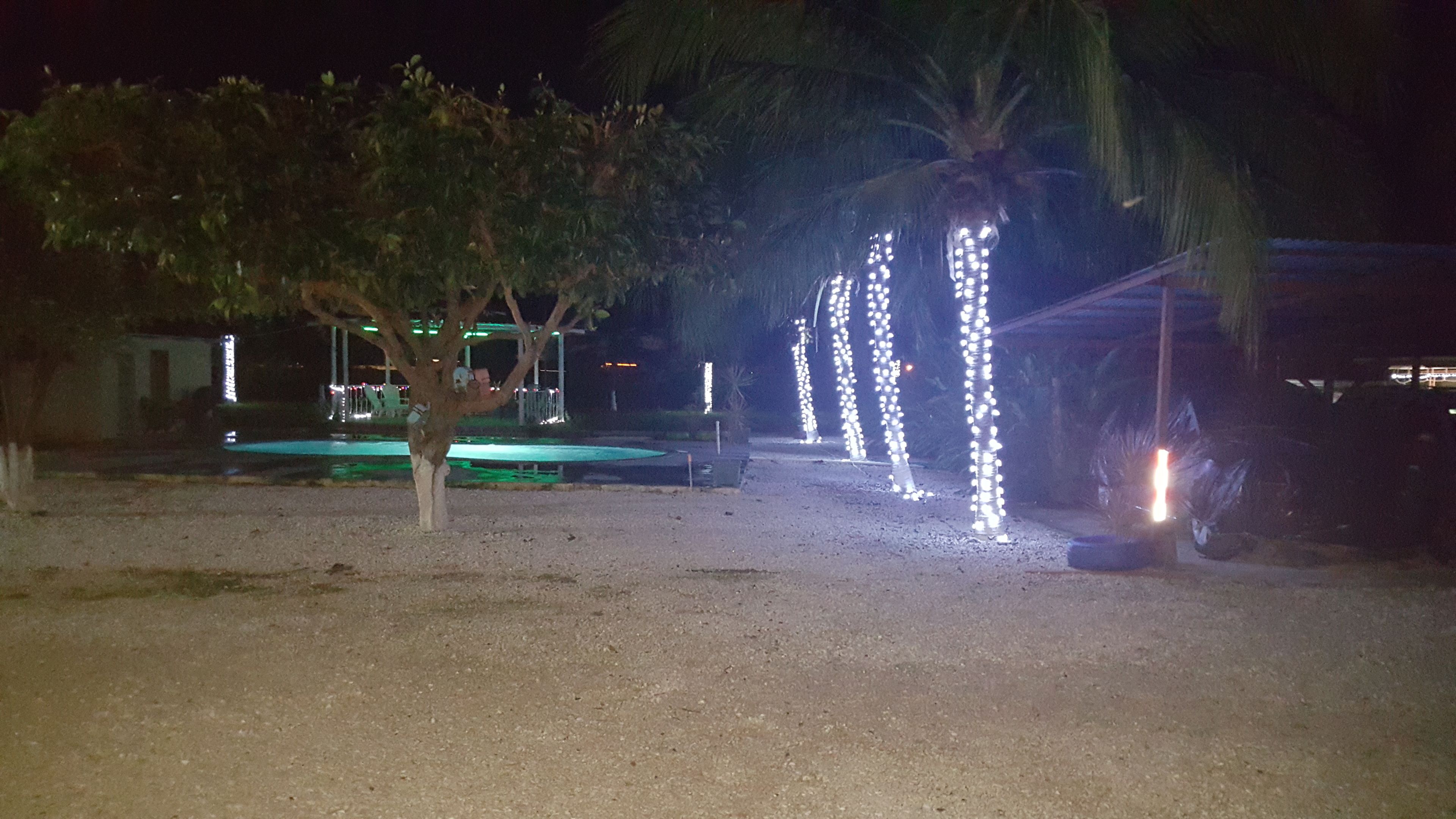 Una piscina al aire libre de temporada