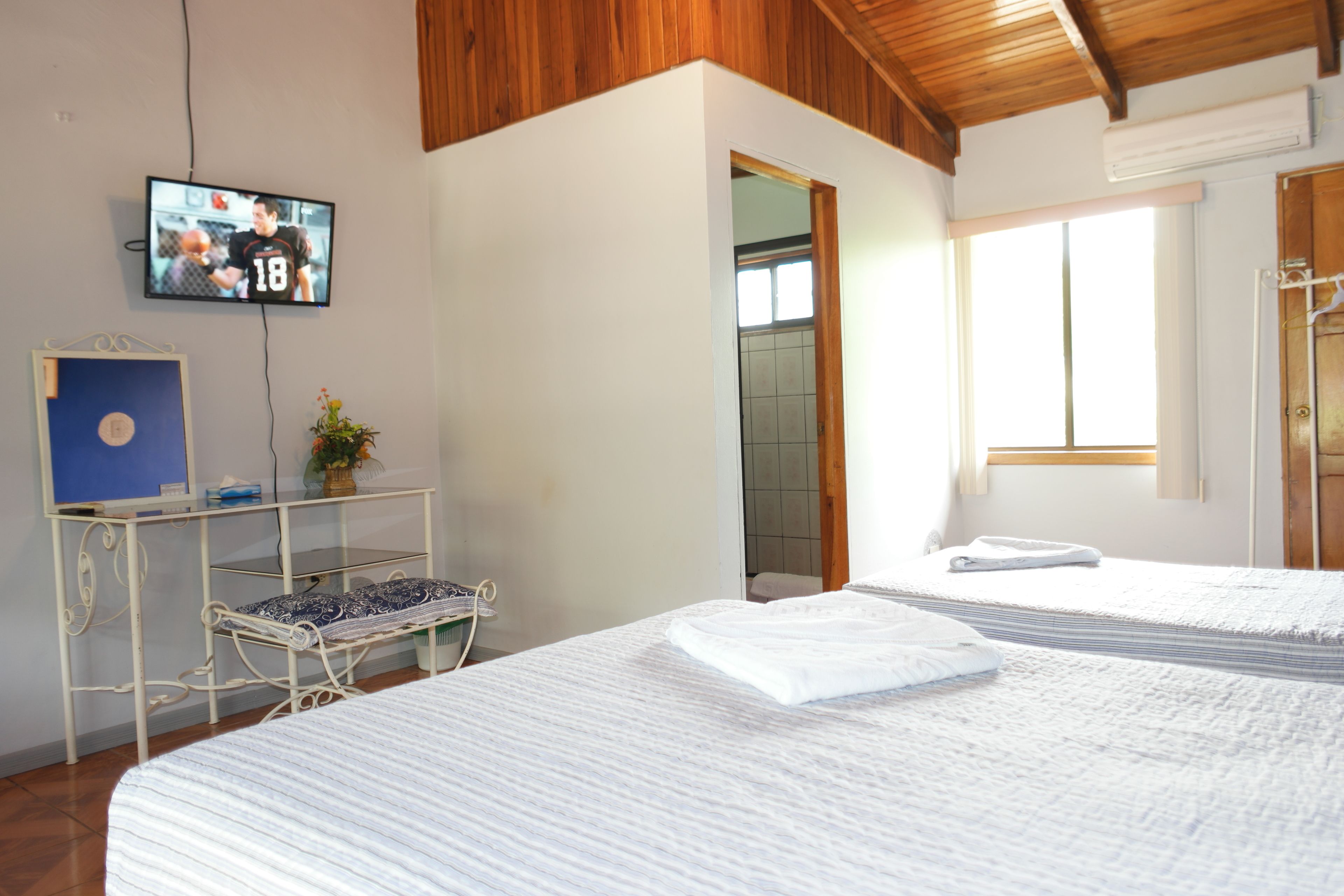 premium bedding, desk, free wifi, wheelchair access