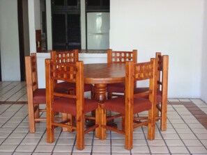 Bungalow, 3 Bedrooms | In-room dining