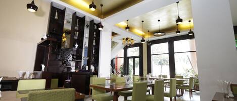 Breakfast, lunch and dinner served