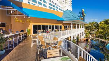 Poolside bar