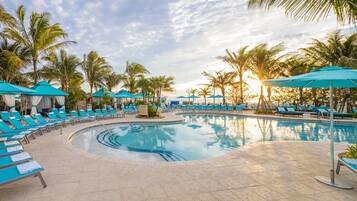 3 outdoor pools, pool loungers