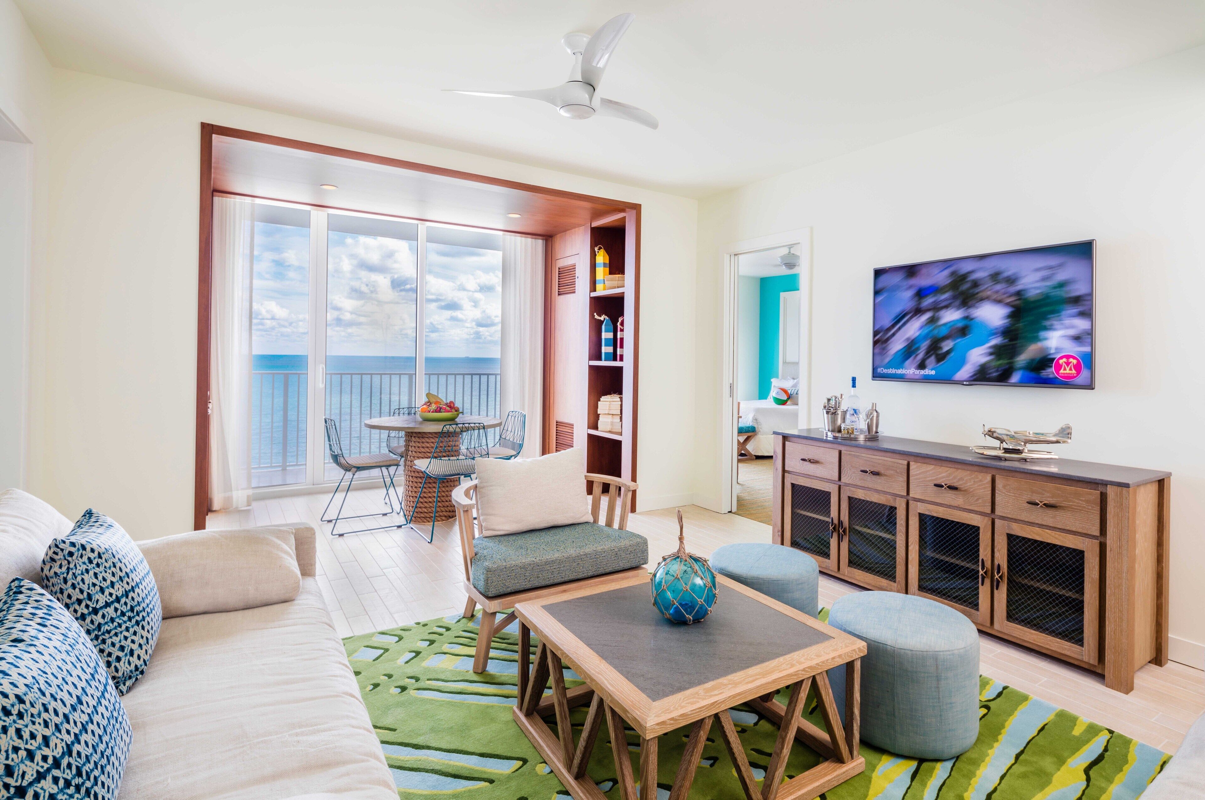 42-英寸LED 电视（配备收费电视频道）、电视、iPod 基座