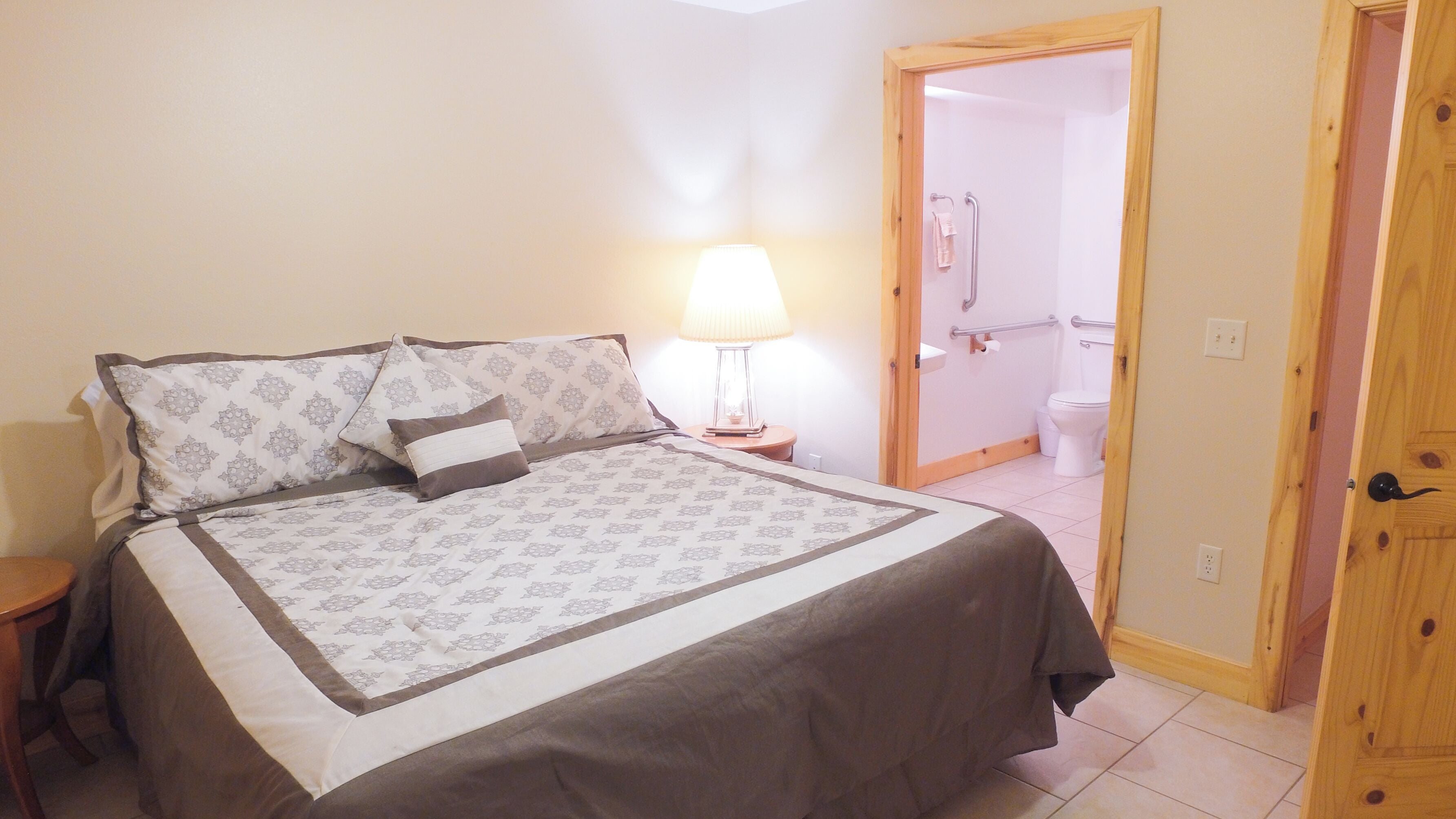 ( ADA  Acceptable & Pet Friendly) | 3 dormitorios y ropa de cama de alta calidad