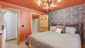 3 bedrooms, premium bedding, pillowtop beds, individually decorated