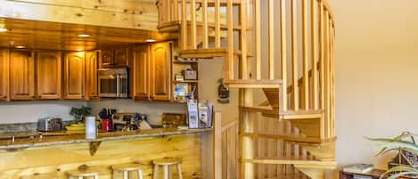 Deer Tracks | In-room dining