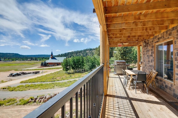 Wolf Pack (Pet Friendly) | Terrace/patio - The Lodge at Duck Creek (Duck Creek Village)