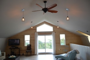 Premier Loft, Ocean View | Free WiFi - Panorama Bed and Breakfast (Chemainus)