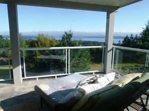 Ocean Room | Terrace/patio - Panorama Bed and Breakfast (Chemainus)