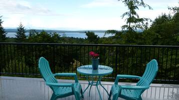 Premier Loft, Ocean View | Free WiFi