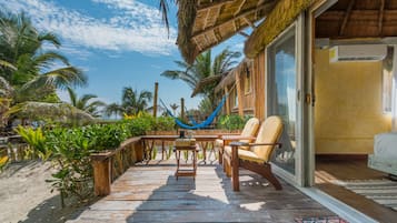 Premium Room, Garden View (1 king Bed) | Terrace/patio