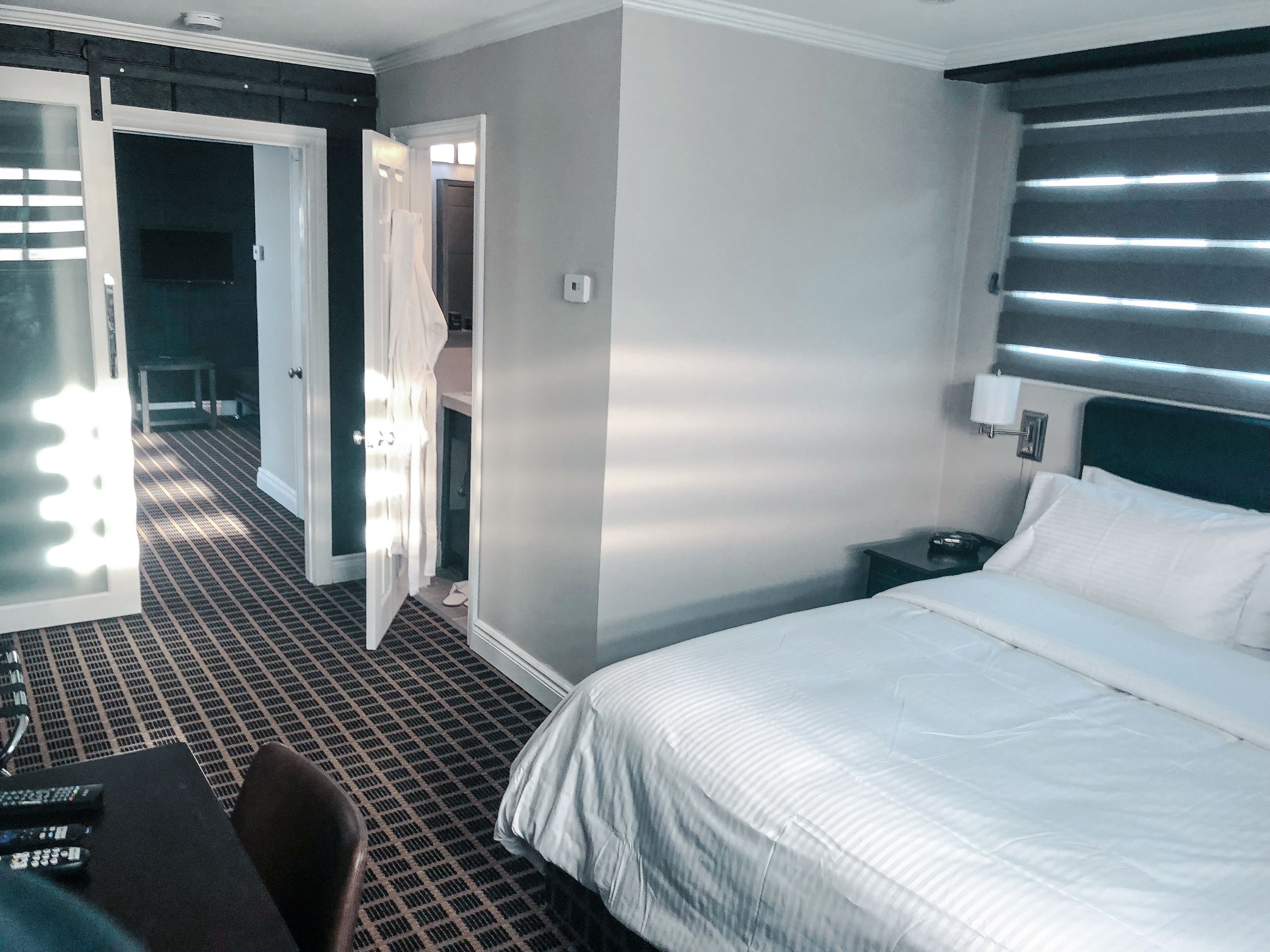 Deluxe Suite, Garden View, Corner | Desk, free WiFi