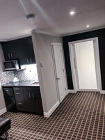 Deluxe Suite, Garden View, Corner | Desk, free WiFi