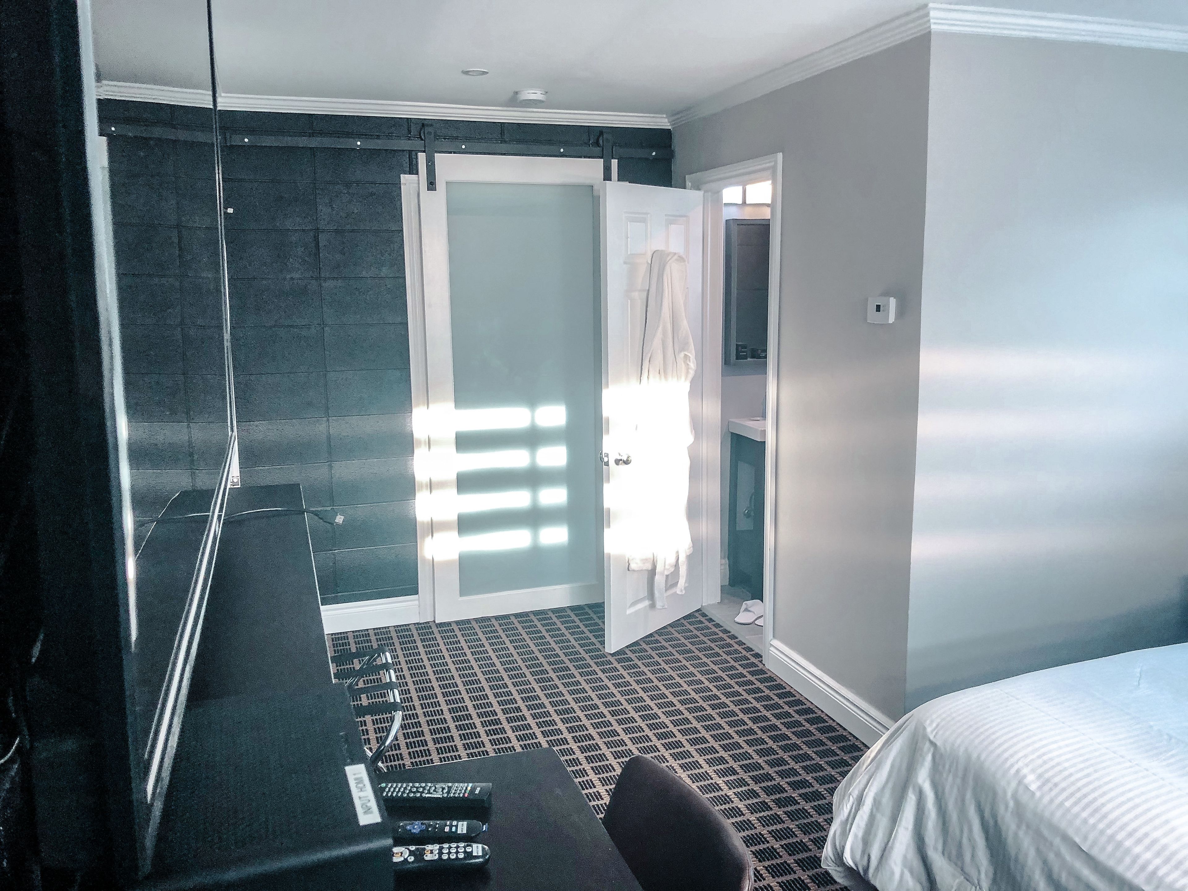 Deluxe Suite, Garden View, Corner | Desk, free WiFi