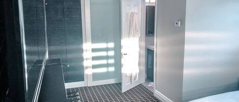 Deluxe Suite, Garden View, Corner