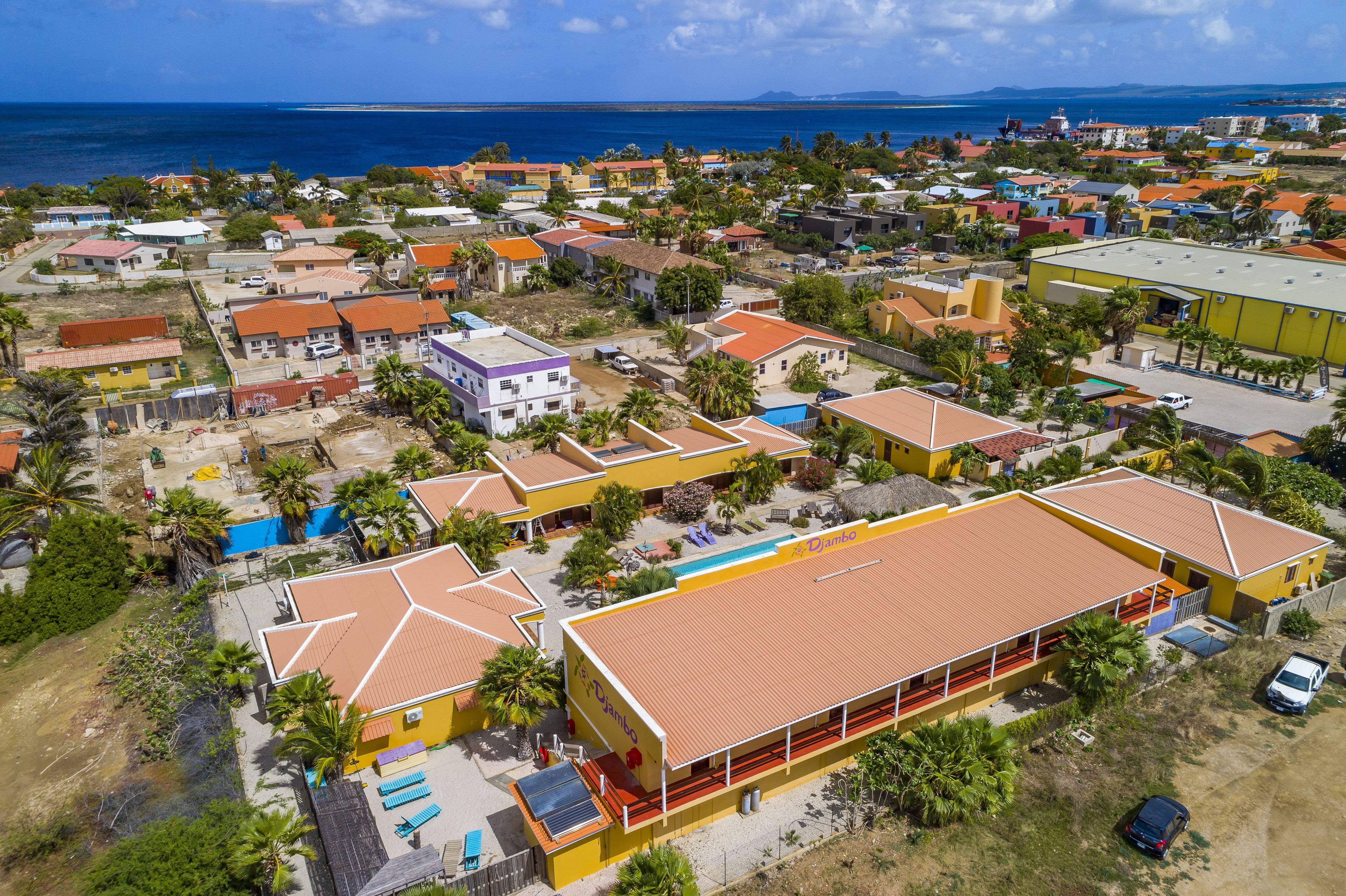 Ubicación cercana a la playa y arena blanca