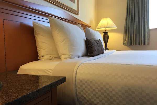 Standard Room, 1 King Bed | Iron/ironing board (on request), WiFi (free), bed sheets