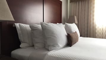 Standardzimmer, 1 King-Bett | Bügeleisen/Bügelbrett, kostenloses WLAN, Bettwäsche