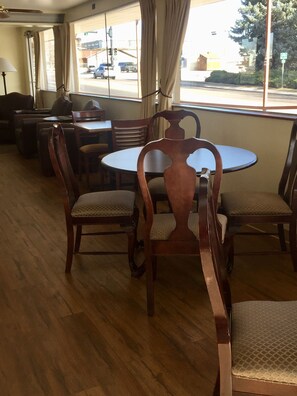 Free daily continental breakfast