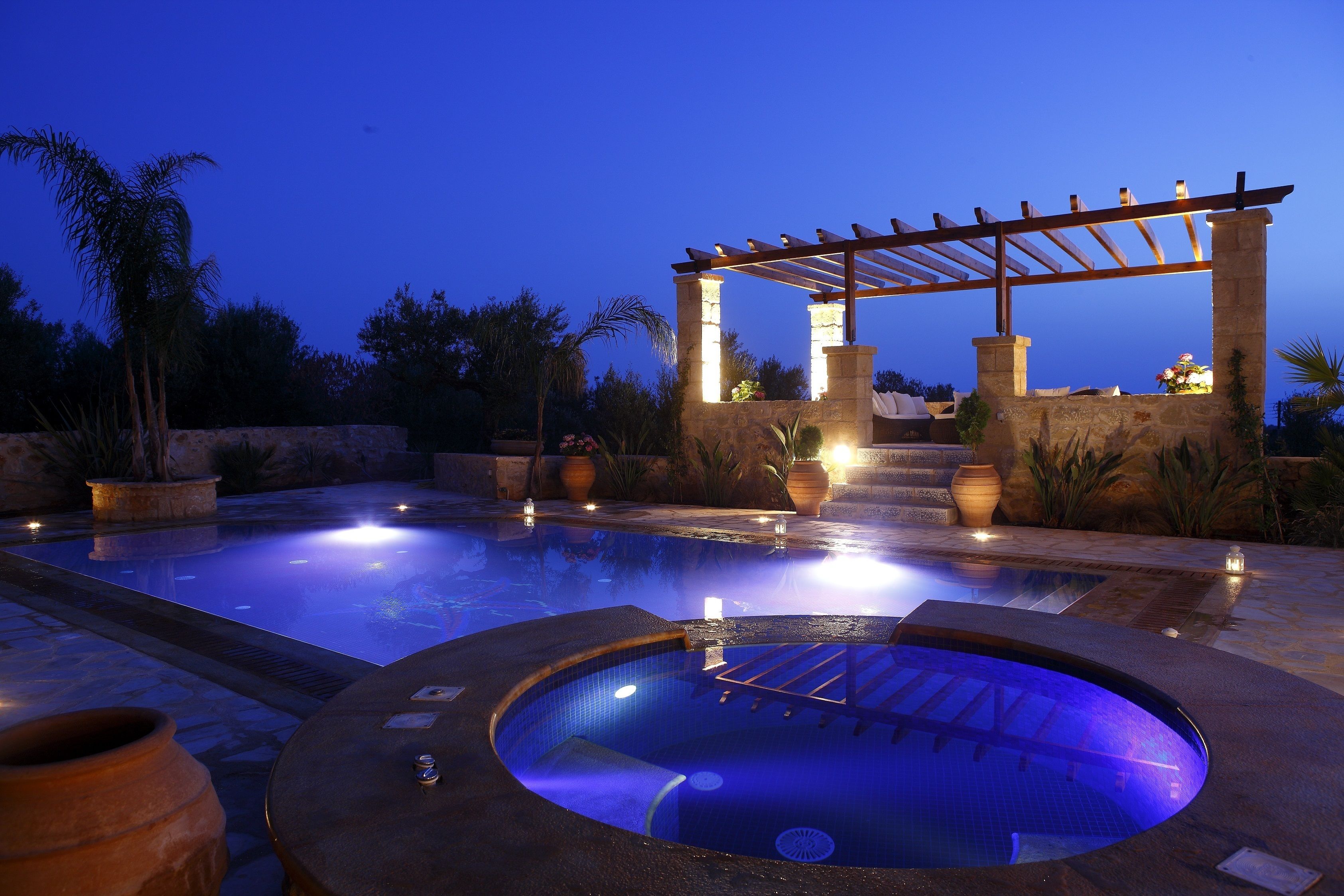 7 outdoor pools, pool umbrellas, pool loungers