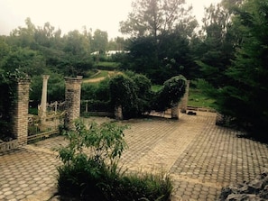 Courtyard - Ranch Le Montcel (Carrefour)