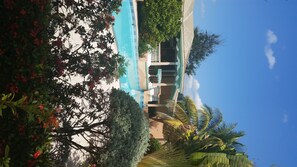 Outdoor pool - Wozo Plaza Hotel (Mirebalais)