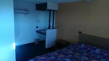 Desk, laptop workspace, free WiFi, bed sheets