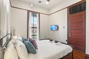 Comfort House | Hypo-allergenic bedding, individually decorated, individually furnished