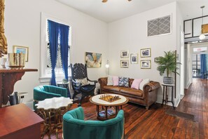 Living room - Site 61 Guesthouse (New Orleans)