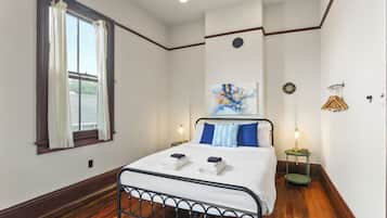 Comfort House | Hypo-allergenic bedding, individually decorated, individually furnished