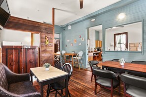 Dining room - Site 61 Guesthouse (New Orleans)