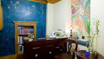 Quầy tiếp tân