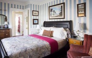 Suite, 2 Schlafzimmer | Hochwertige Bettwaren, Pillowtop-Betten, Bügeleisen/Bügelbrett