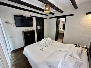 ห้องดับเบิล | เครื่องนอนระดับพรีเมียม, โต๊ะทำงาน, ห้องเก็บเสียง, Wi-Fi ฟรี