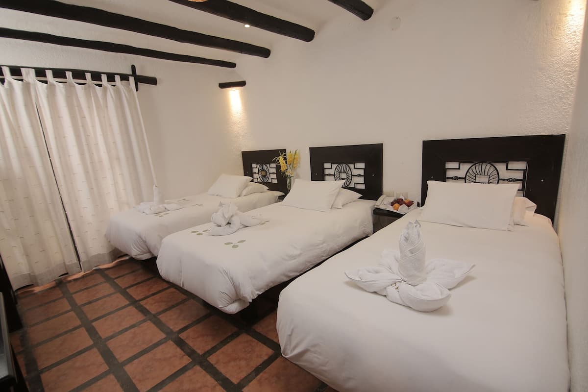 Triple Room | Premium bedding, desk, soundproofing, free WiFi