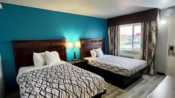 Chambre Double Premium, 2 lits doubles | Bureau, rideaux occultants, Wi-Fi gratuit, draps fournis
