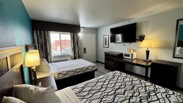 Doppia Premium, 2 letti matrimoniali | Una scrivania, tende oscuranti, Wi-Fi gratuito, lenzuola