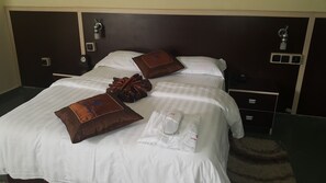 Habitación estándar doble | Ropa de cama hipoalergénica, minibar, caja fuerte