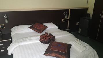 Standard Single Room | Hypo-allergenic bedding available, minibar, in-room safe, desk
