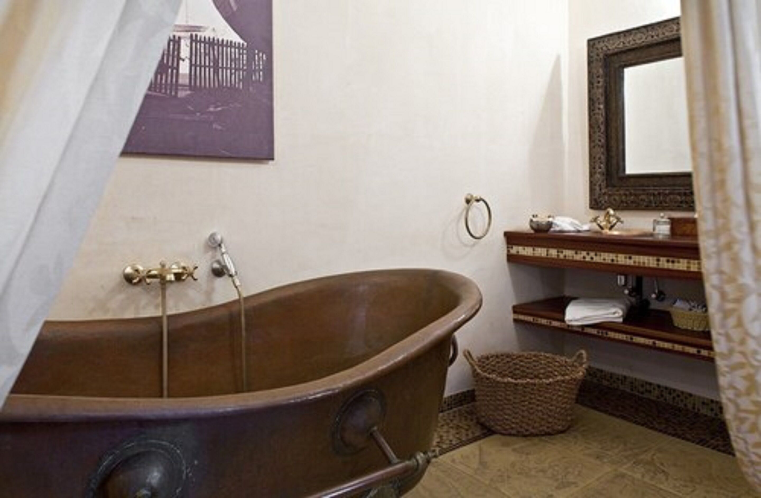 suite unik | bathroom | free toiletries, hair dryer, bidet, towels