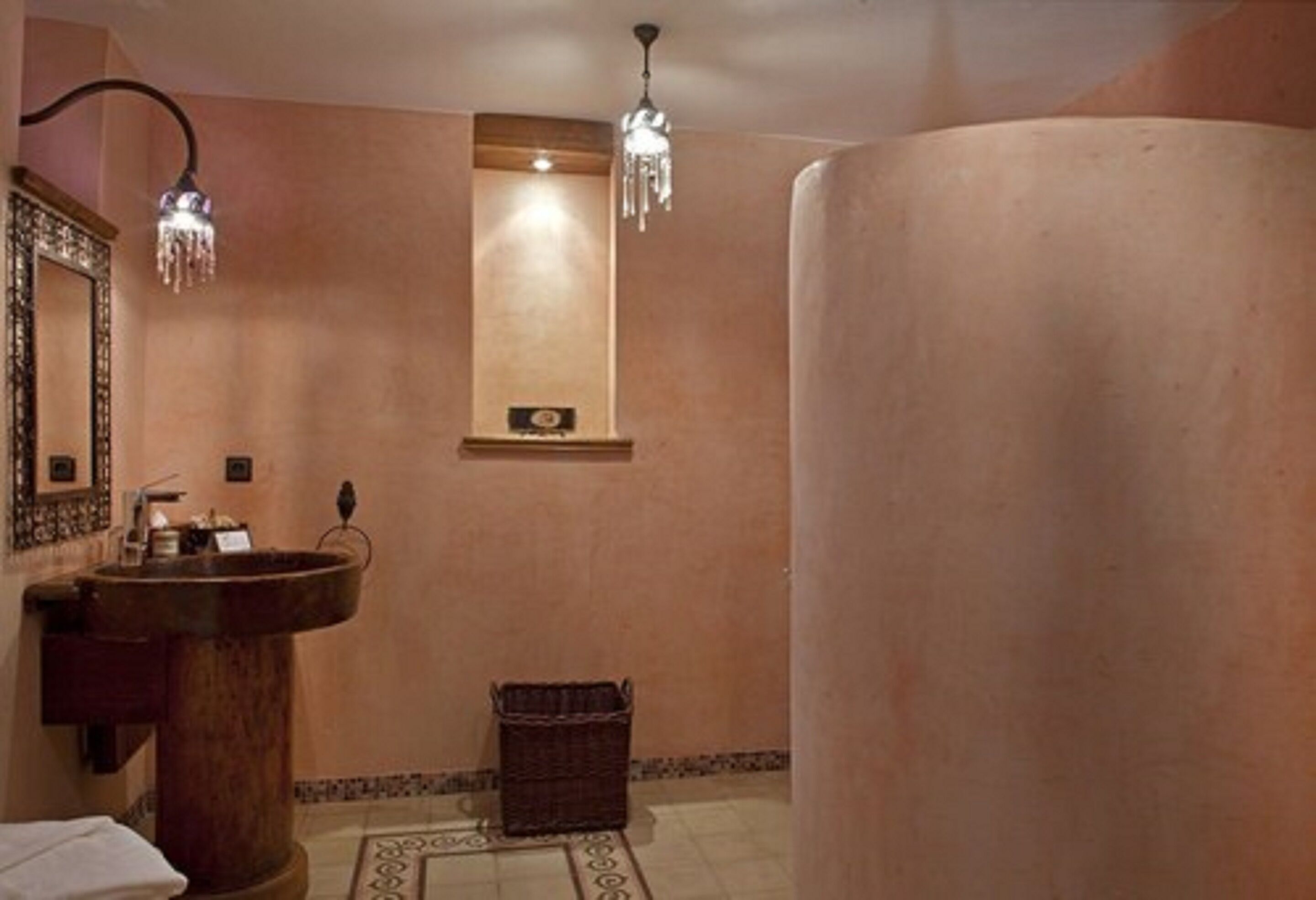 unik prestige room | bathroom | free toiletries, hair dryer, bidet, towels