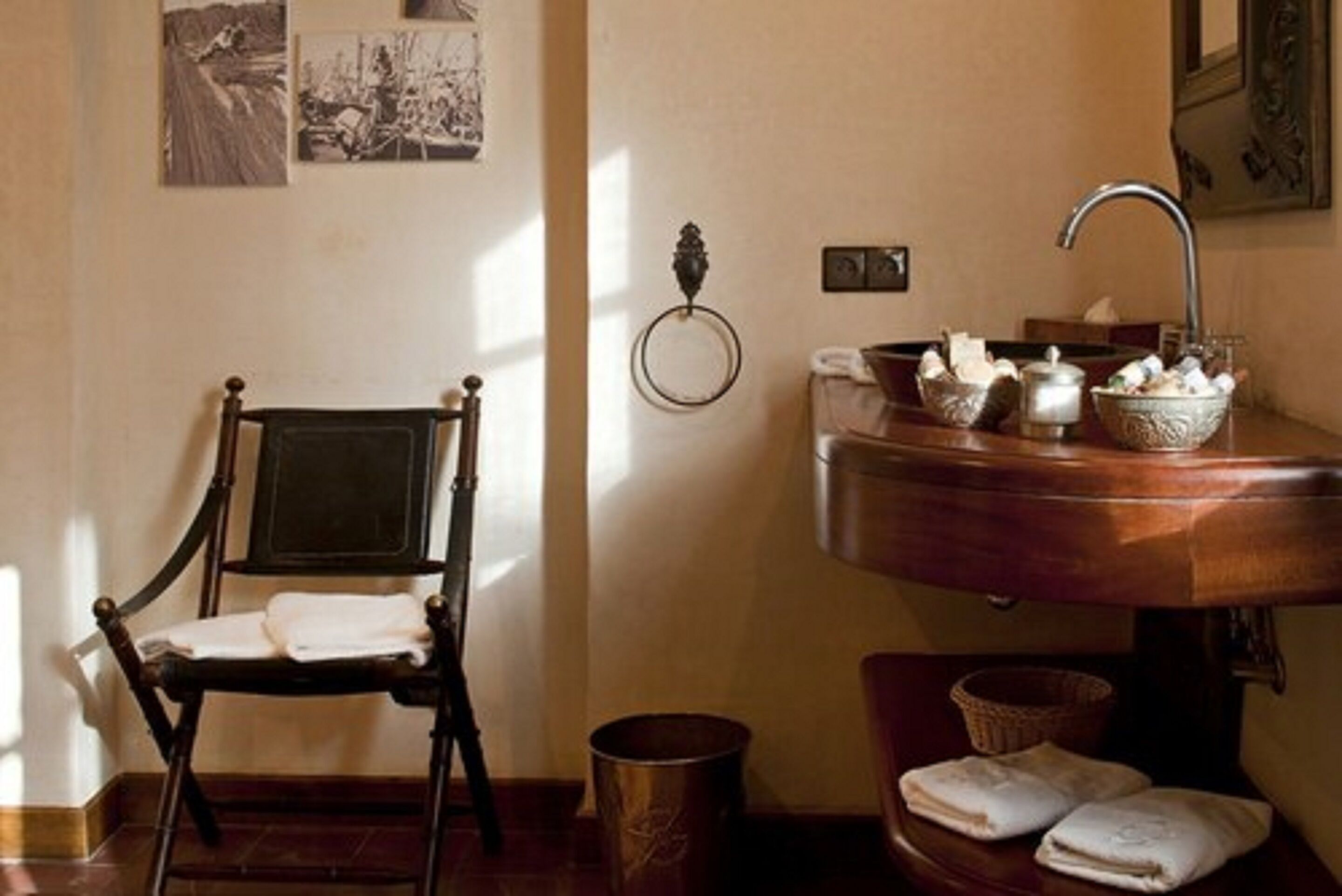 unik prestige room | bathroom | free toiletries, hair dryer, bidet, towels