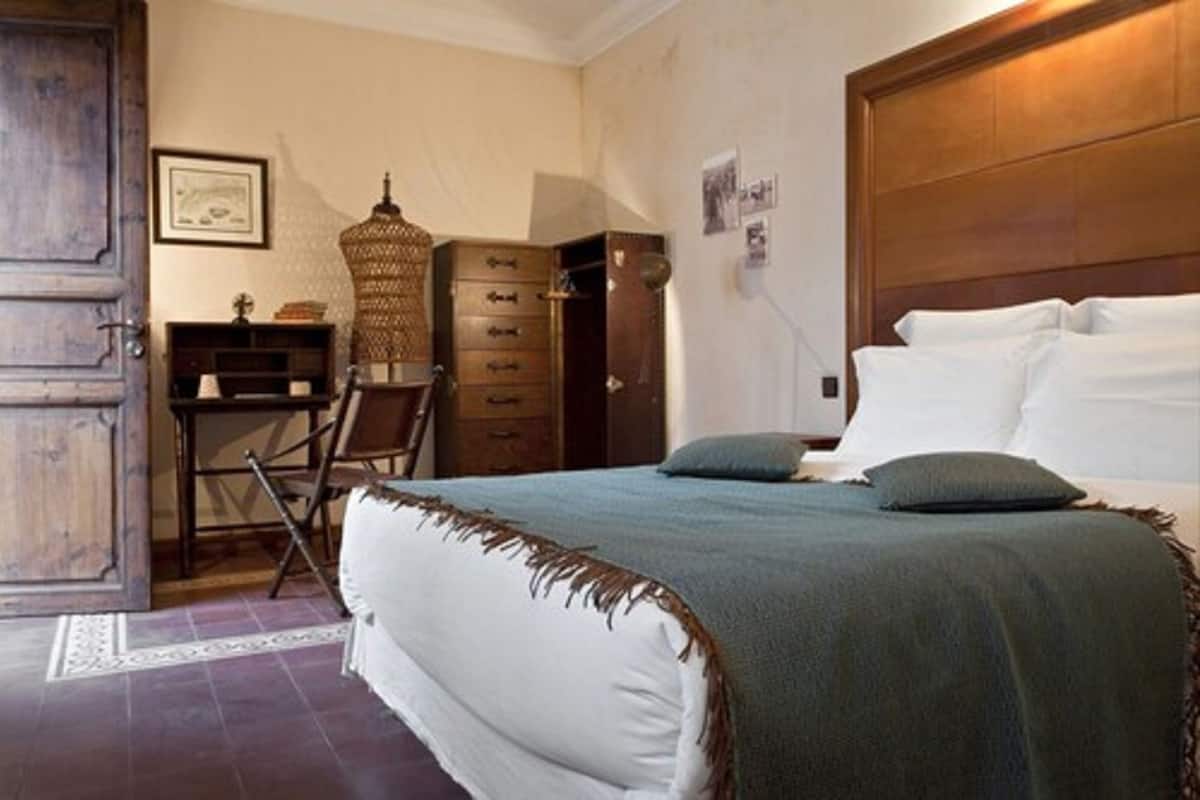 Minibar, in-room safe, laptop workspace, free cots/infant beds