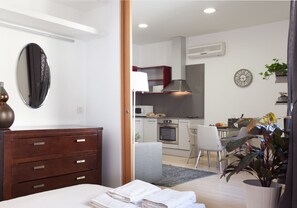 In-room safe, free cots/infant beds, free WiFi - No 49 - The Streets Apartments Barcelona (Barcelona)