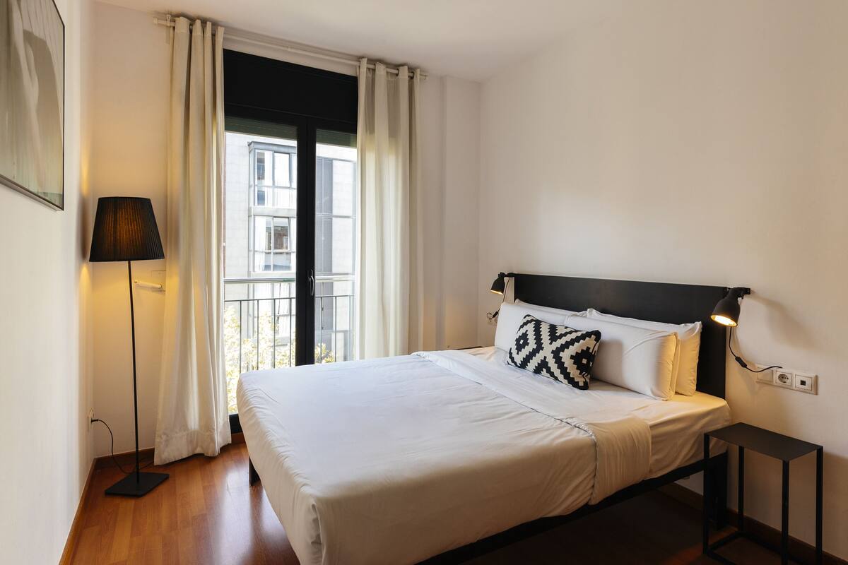 In-room safe, soundproofing, iron/ironing board, WiFi (free)